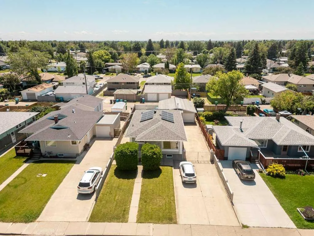1726 13 Avenue S Lethbridge AB T1K 0R9