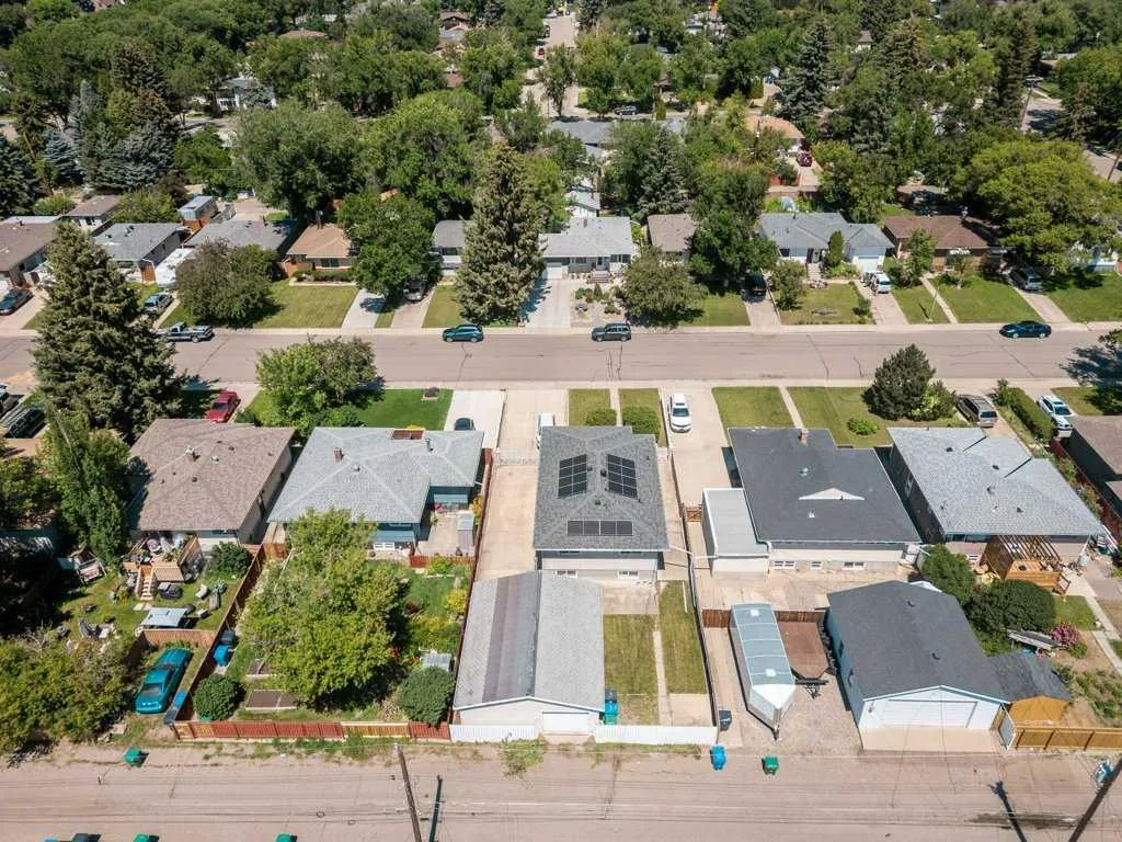 1726 13 Avenue S Lethbridge AB T1K 0R9