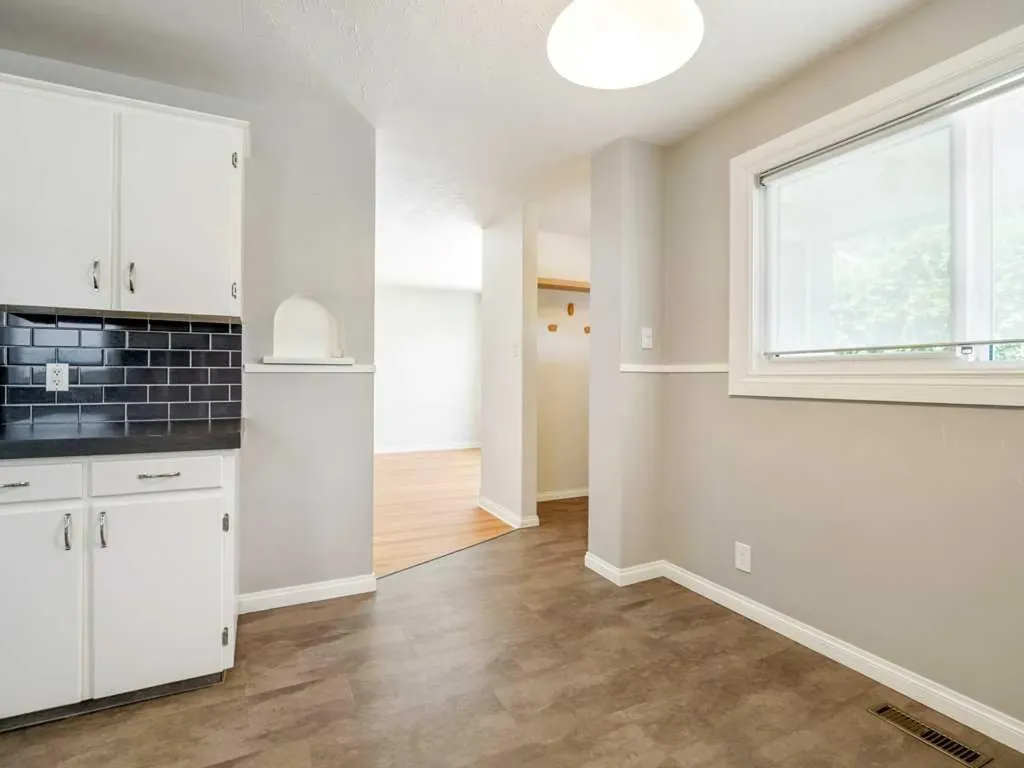 1726 13 Avenue S Lethbridge AB T1K 0R9
