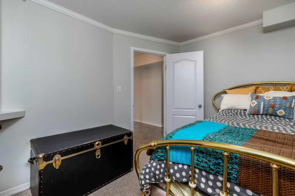 1519 49 Avenue Lloydminster SK S9V 2E7