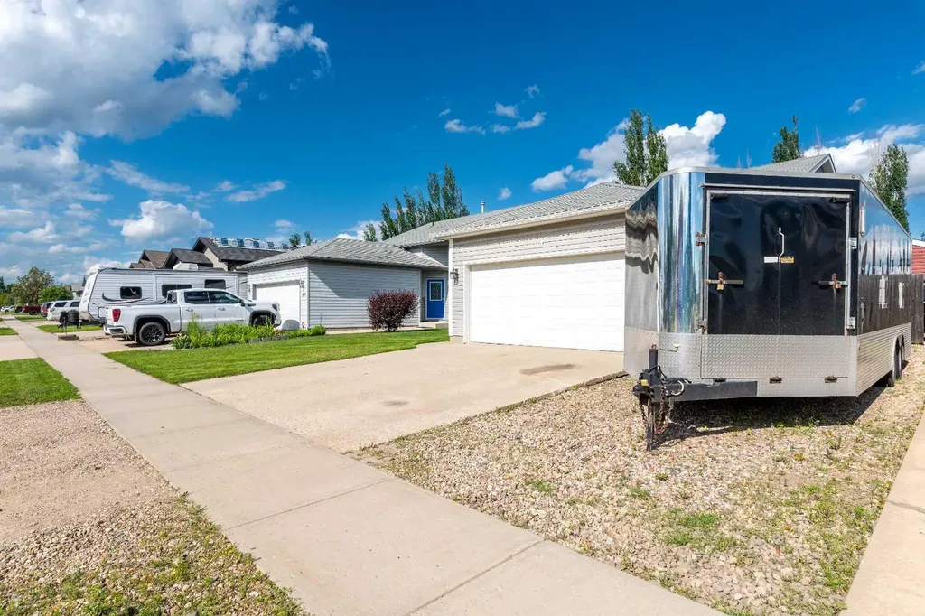 1519 49 Avenue Lloydminster SK S9V 2E7