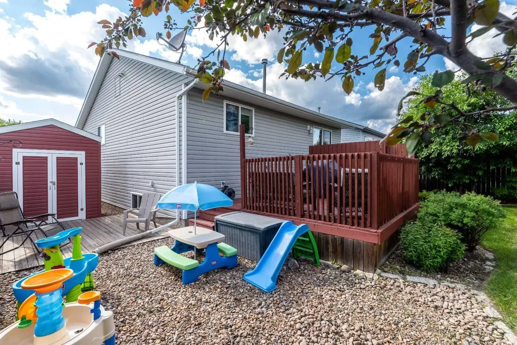 1519 49 Avenue Lloydminster SK S9V 2E7