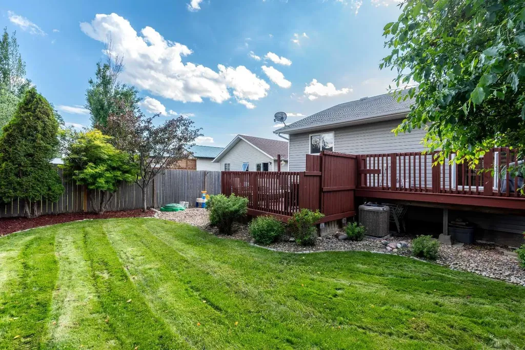 1519 49 Avenue Lloydminster SK S9V 2E7