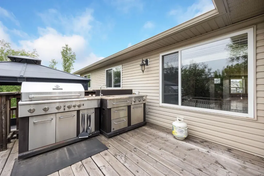 209 Laffont Bay Fort Mcmurray AB t9m2r3