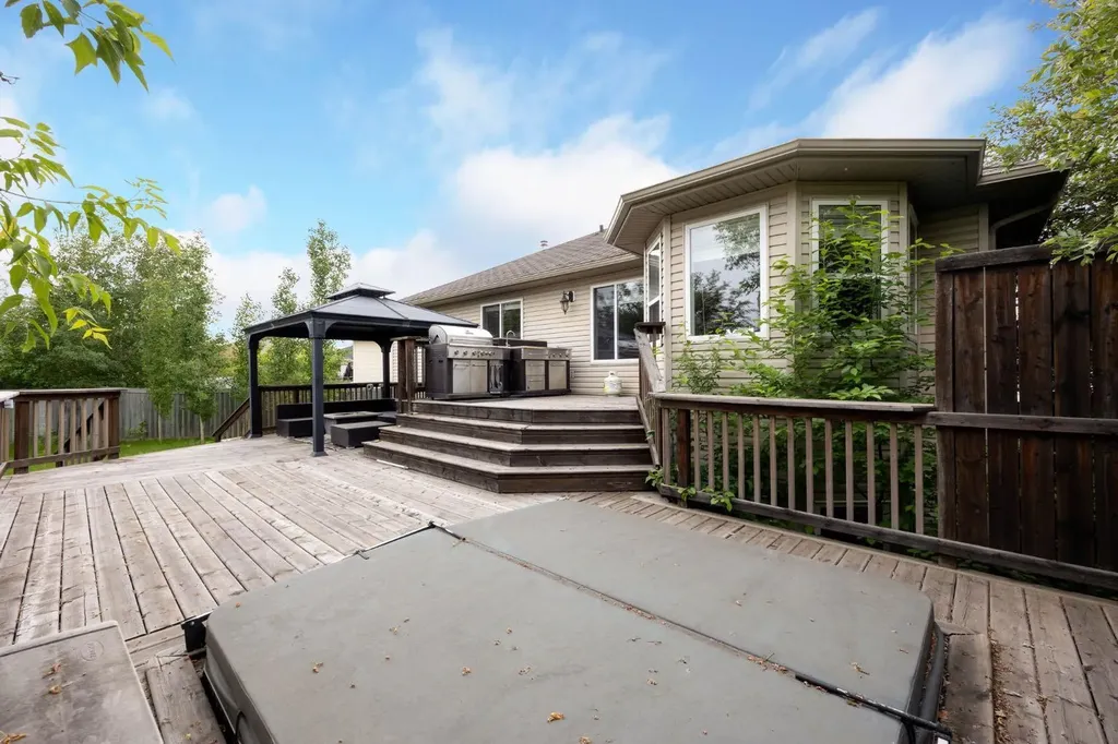 209 Laffont Bay Fort Mcmurray AB t9m2r3