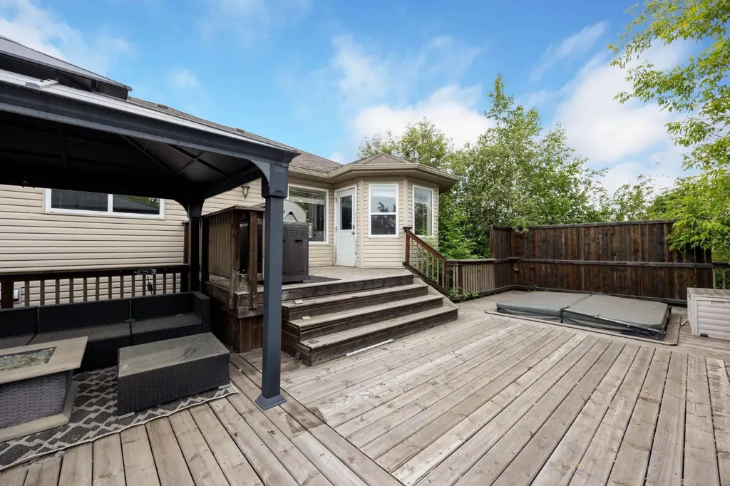 209 Laffont Bay Fort Mcmurray AB t9m2r3