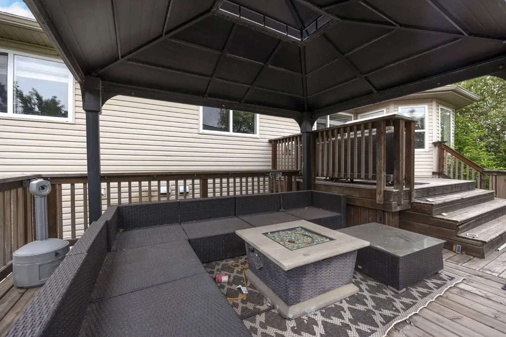 209 Laffont Bay Fort Mcmurray AB t9m2r3