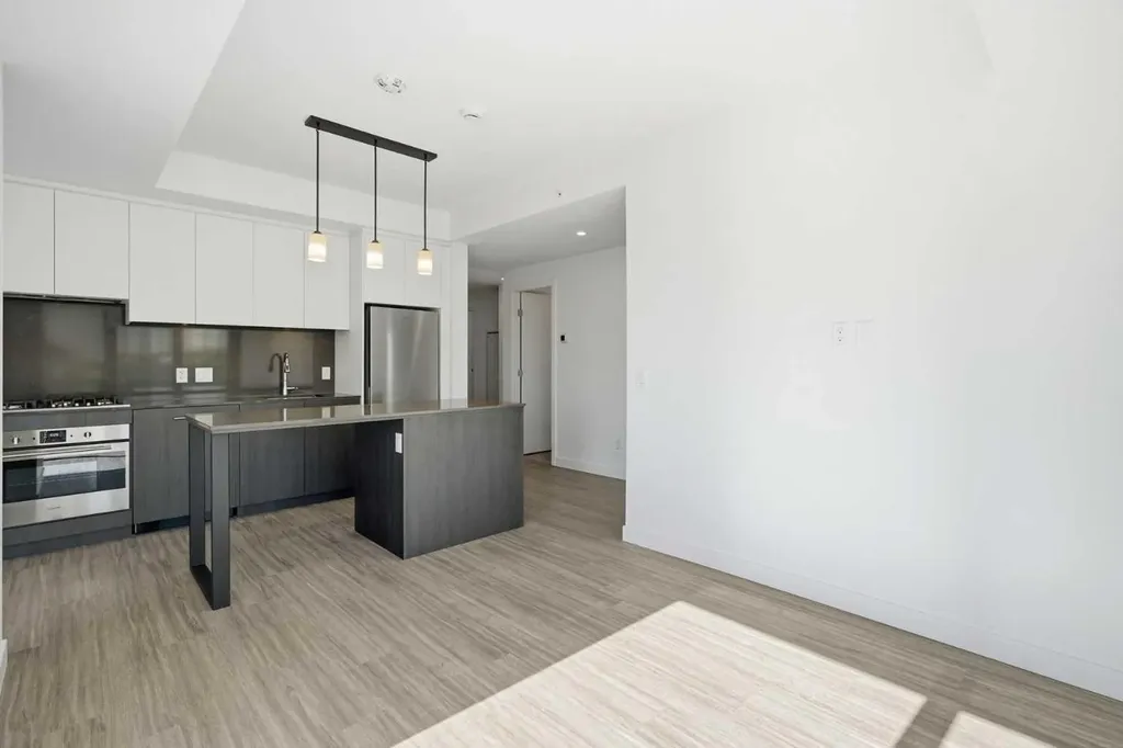 730 2 Avenue SW Calgary AB T2P 1R8