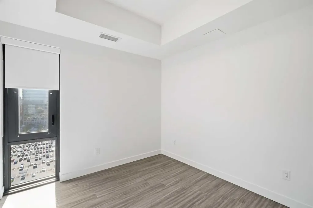 730 2 Avenue SW Calgary AB T2P 1R8