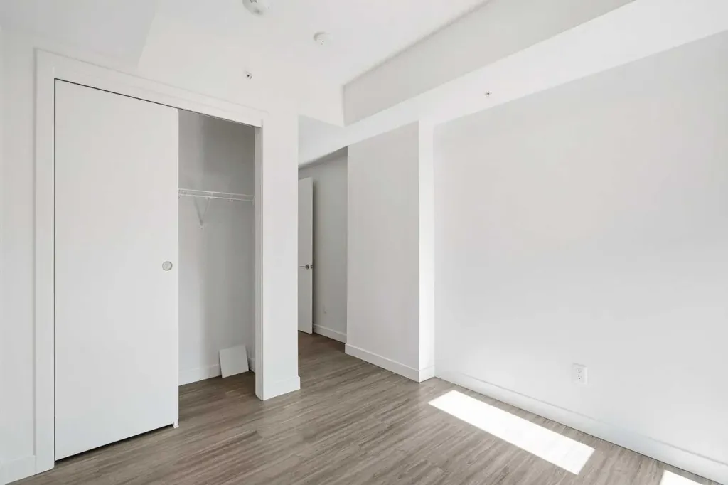 730 2 Avenue SW Calgary AB T2P 1R8