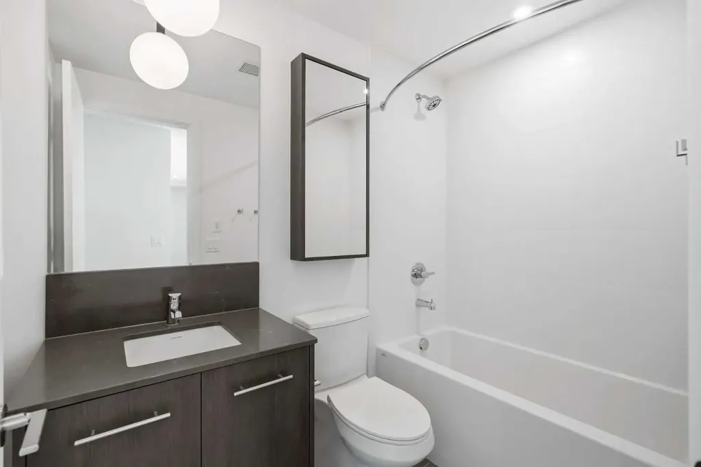 730 2 Avenue SW Calgary AB T2P 1R8