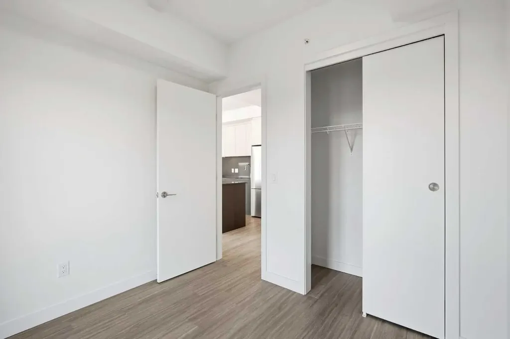 730 2 Avenue SW Calgary AB T2P 1R8