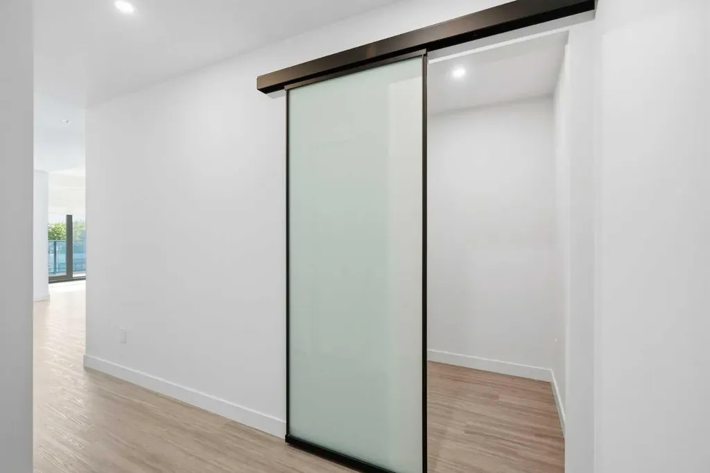 730 2 Avenue SW Calgary AB T2P 1R8
