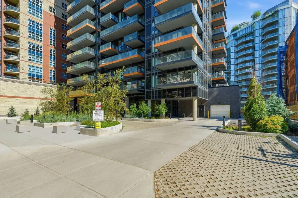 730 2 Avenue SW Calgary AB T2P 1R8