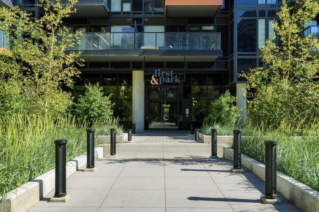730 2 Avenue SW Calgary AB T2P 1R8