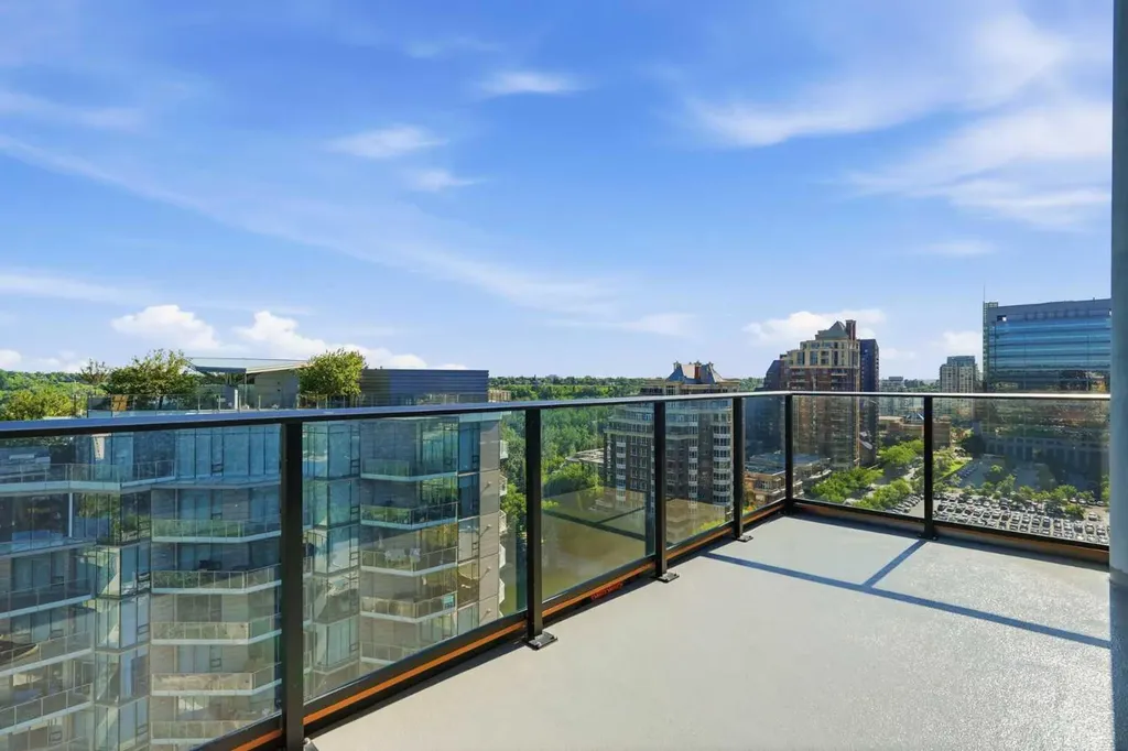 730 2 Avenue SW Calgary AB T2P 1R8
