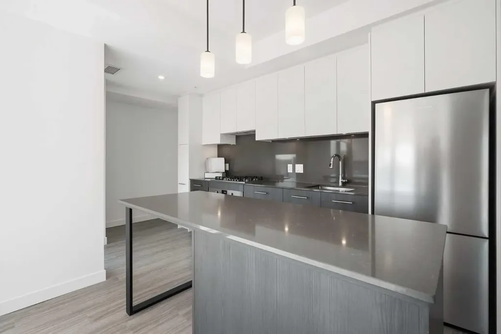 730 2 Avenue SW Calgary AB T2P 1R8