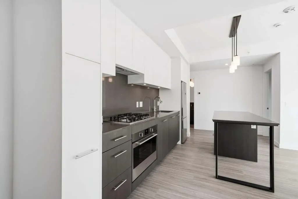 730 2 Avenue SW Calgary AB T2P 1R8