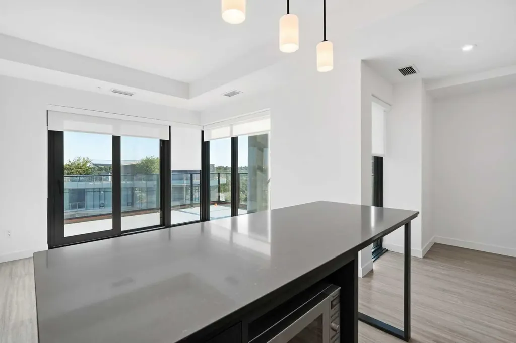 730 2 Avenue SW Calgary AB T2P 1R8