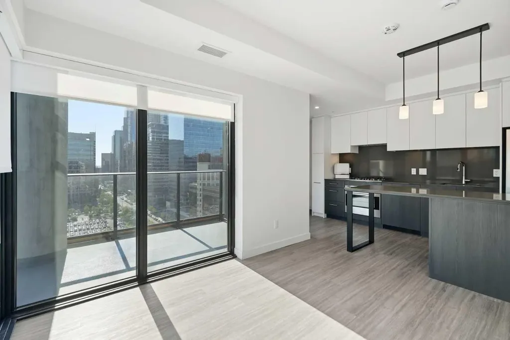 730 2 Avenue SW Calgary AB T2P 1R8