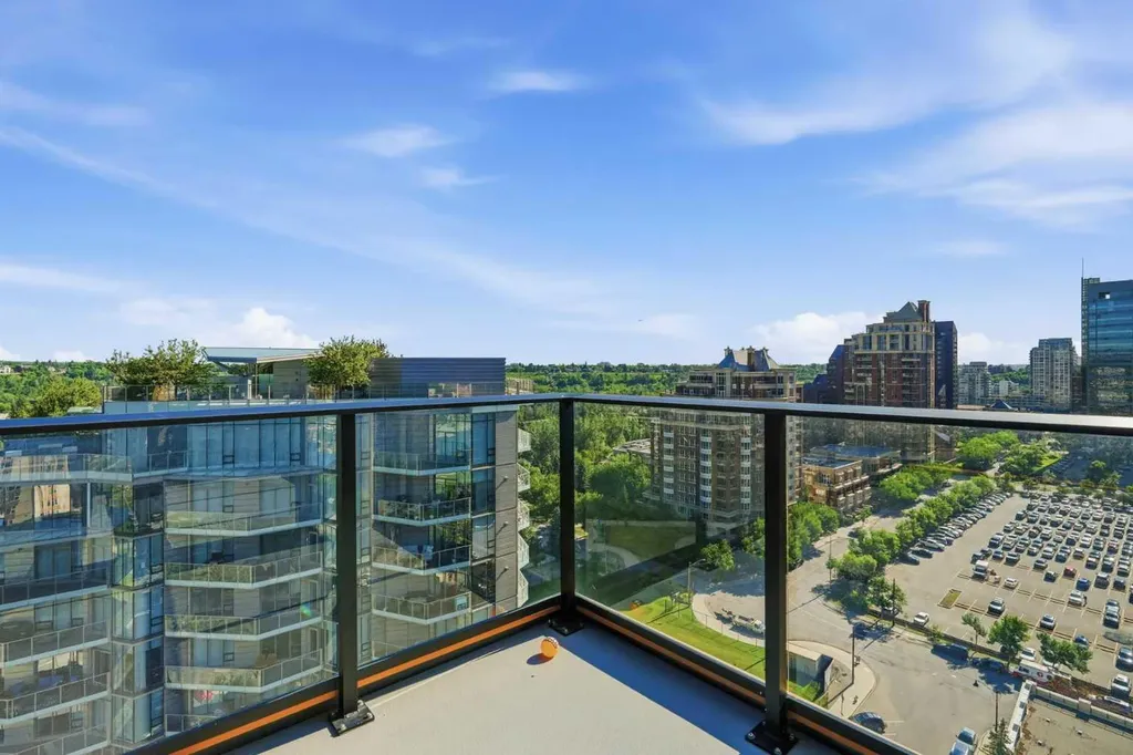730 2 Avenue SW Calgary AB T2P 1R8