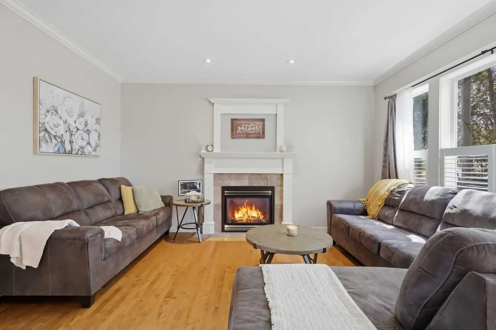 8 Fir Close Sylvan Lake AB T4S 2H9