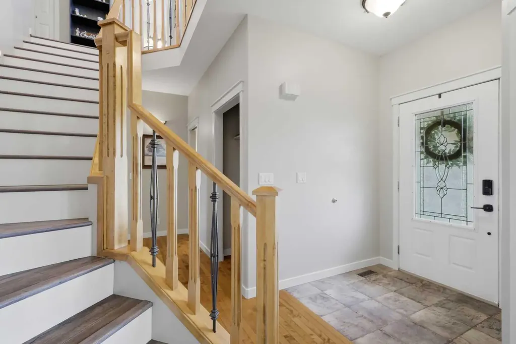 8 Fir Close Sylvan Lake AB T4S 2H9