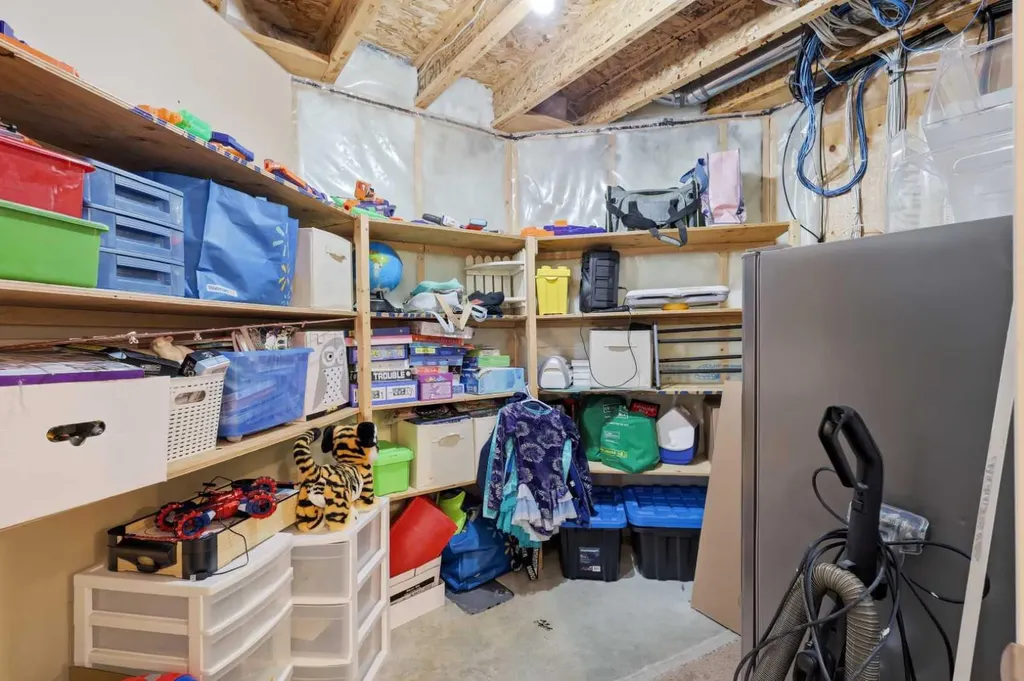 8 Fir Close Sylvan Lake AB T4S 2H9