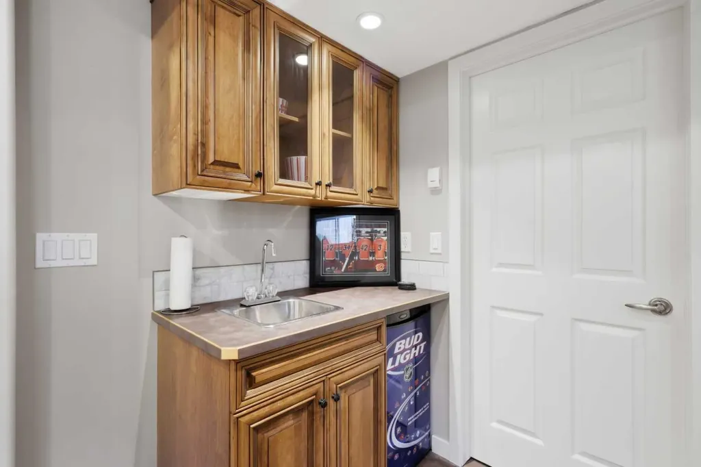 8 Fir Close Sylvan Lake AB T4S 2H9
