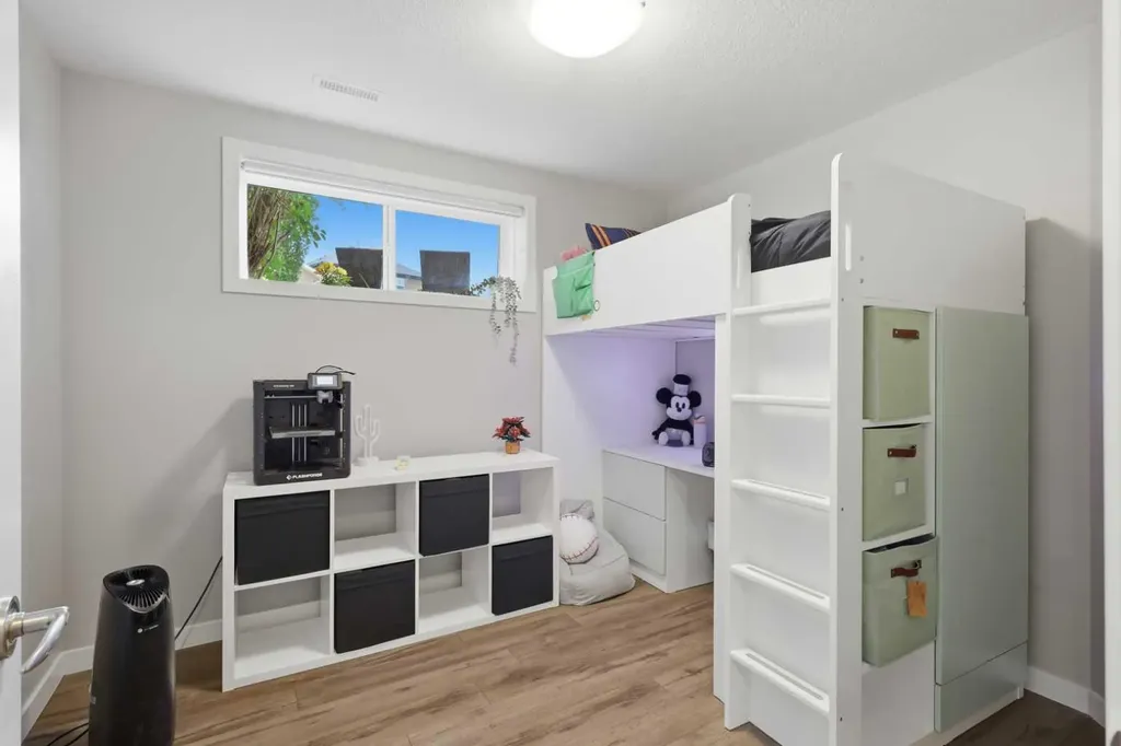 8 Fir Close Sylvan Lake AB T4S 2H9