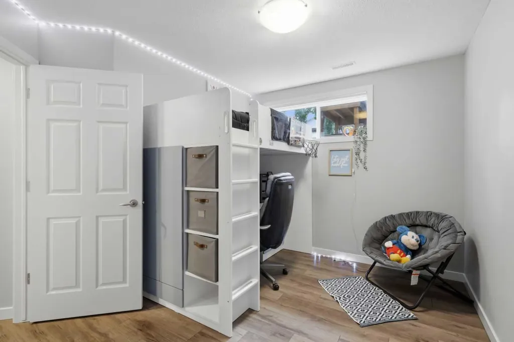 8 Fir Close Sylvan Lake AB T4S 2H9