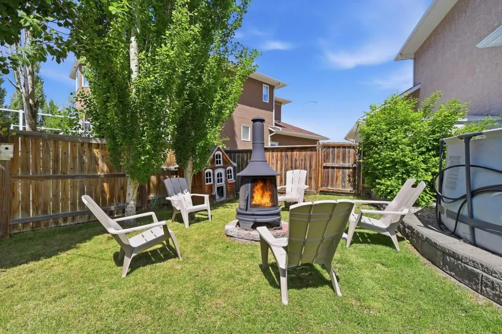 8 Fir Close Sylvan Lake AB T4S 2H9