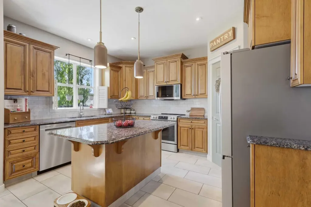 8 Fir Close Sylvan Lake AB T4S 2H9