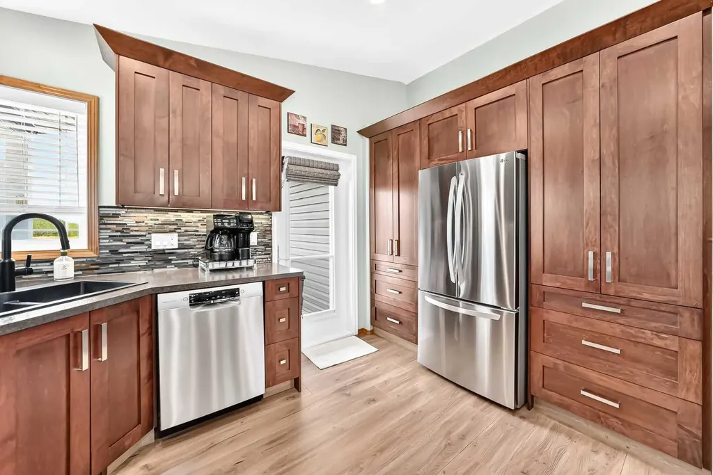 6368 58 Avenue Innisfail AB T4G 0A1