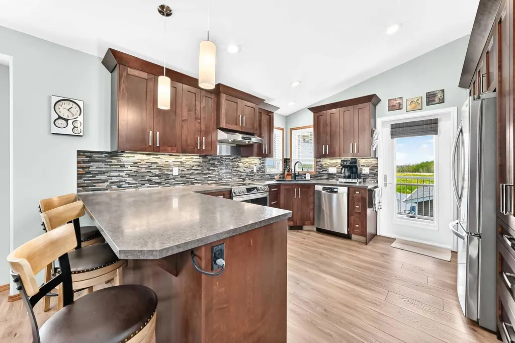 6368 58 Avenue Innisfail AB T4G 0A1