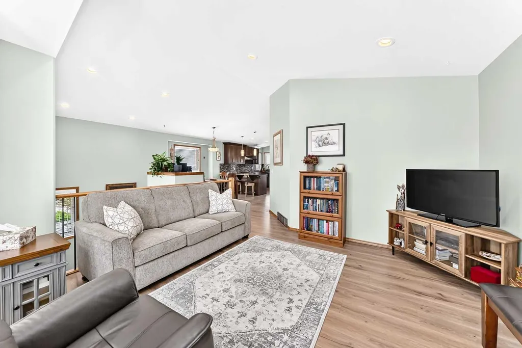 6368 58 Avenue Innisfail AB T4G 0A1