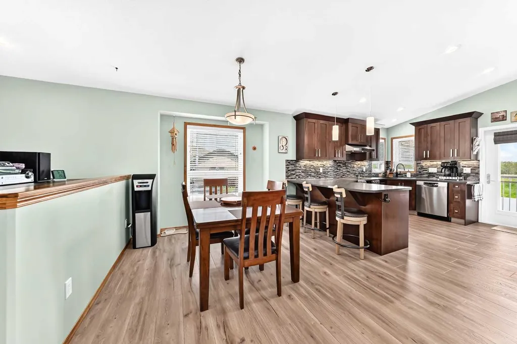 6368 58 Avenue Innisfail AB T4G 0A1