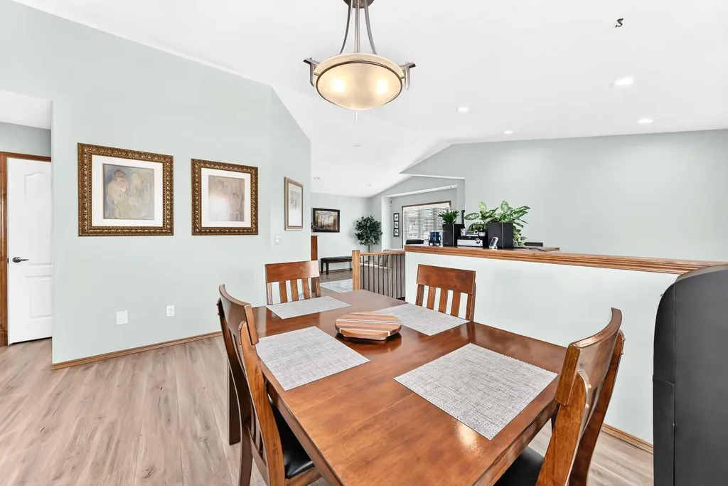 6368 58 Avenue Innisfail AB T4G 0A1