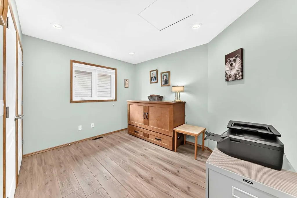 6368 58 Avenue Innisfail AB T4G 0A1