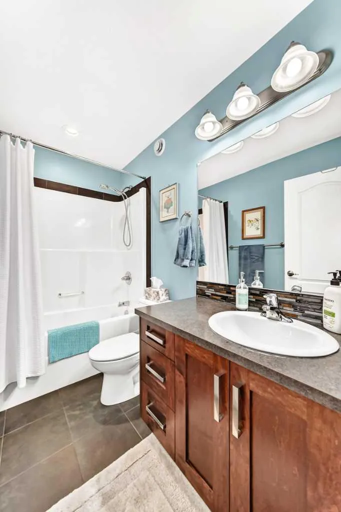 6368 58 Avenue Innisfail AB T4G 0A1