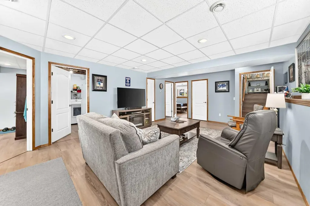 6368 58 Avenue Innisfail AB T4G 0A1