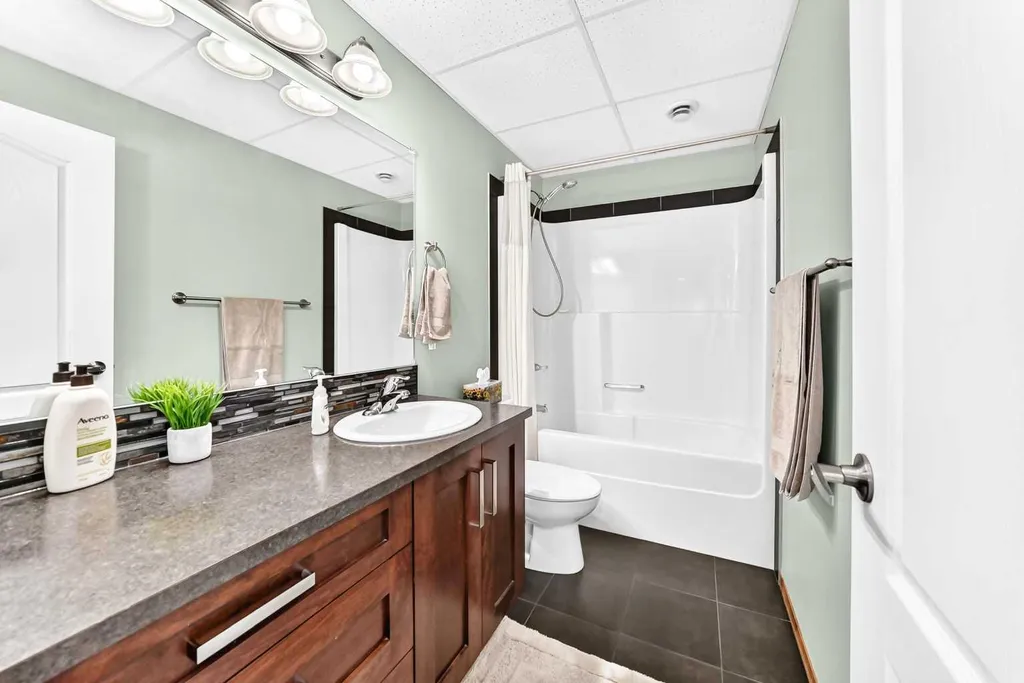 6368 58 Avenue Innisfail AB T4G 0A1