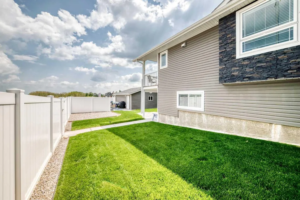6368 58 Avenue Innisfail AB T4G 0A1