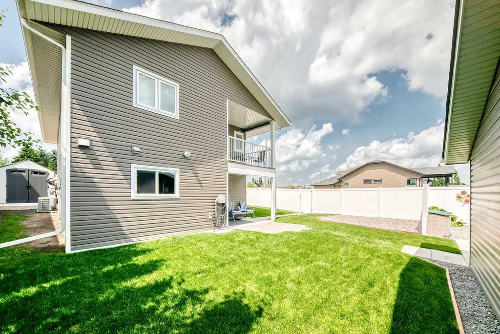 6368 58 Avenue Innisfail AB T4G 0A1