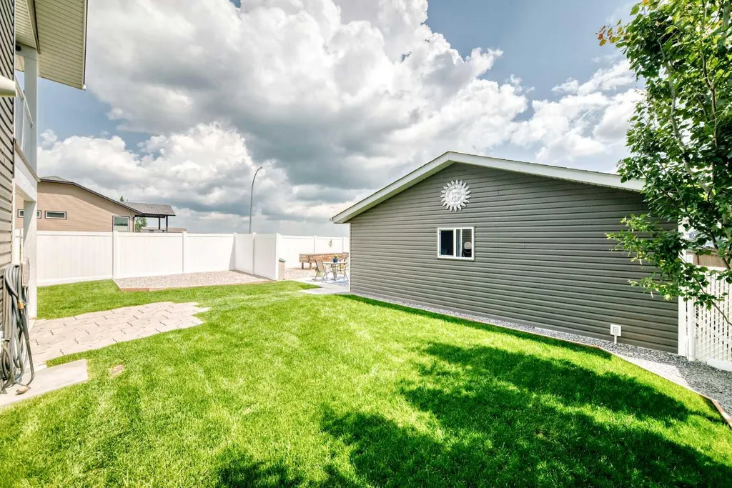 6368 58 Avenue Innisfail AB T4G 0A1