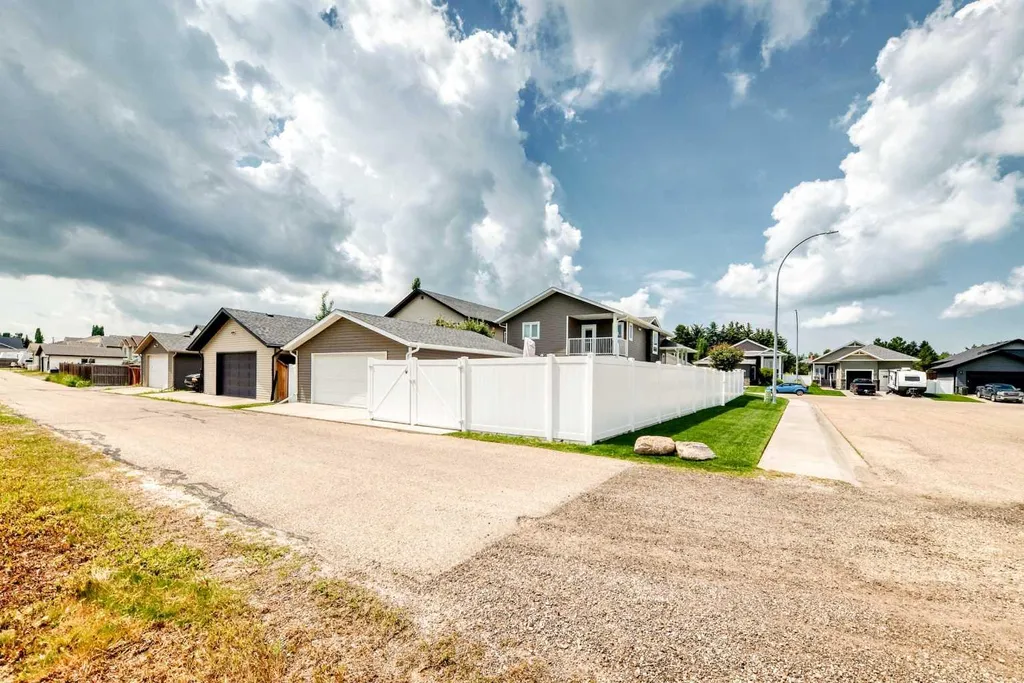 6368 58 Avenue Innisfail AB T4G 0A1