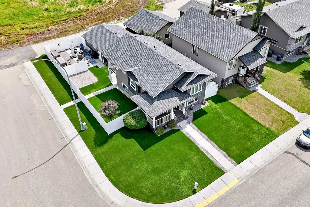6368 58 Avenue Innisfail AB T4G 0A1