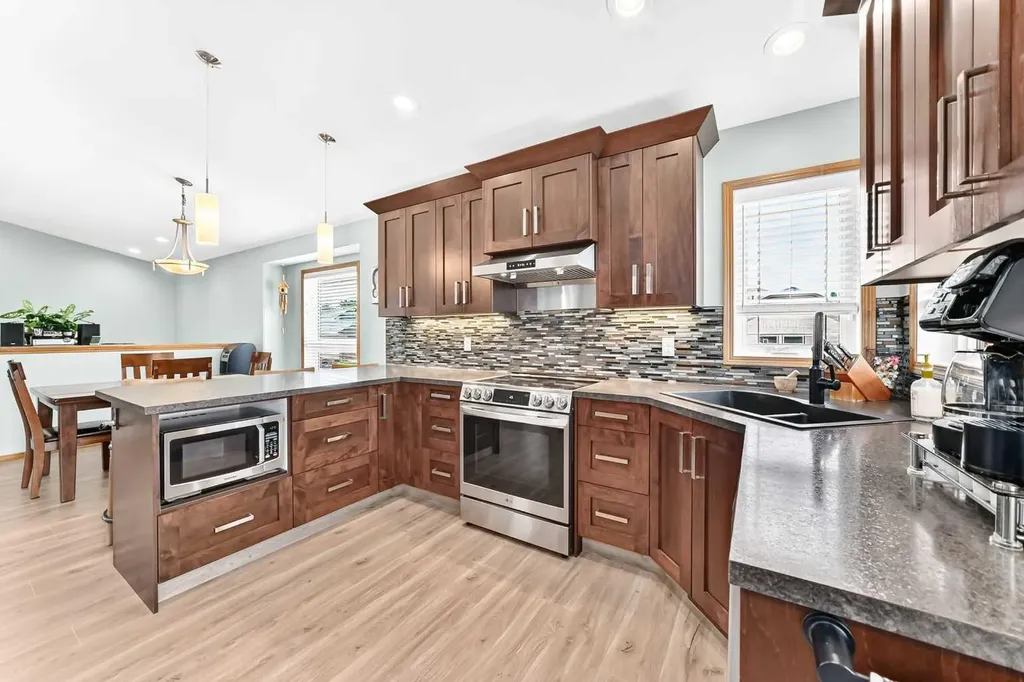 6368 58 Avenue Innisfail AB T4G 0A1