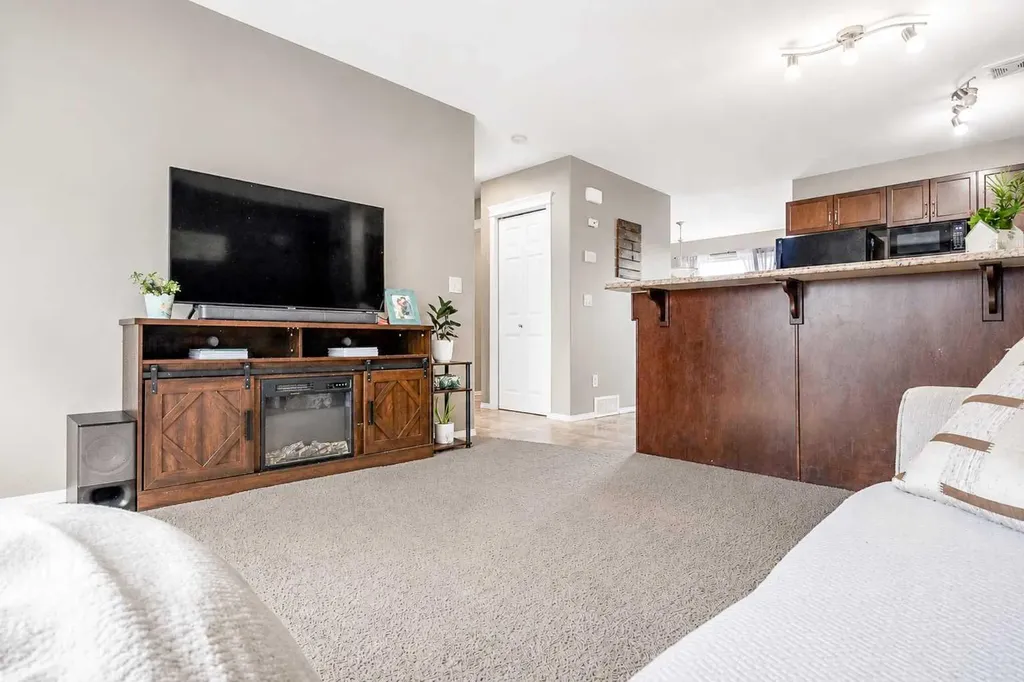 306 17 Street Brooks AB T1R 1R2