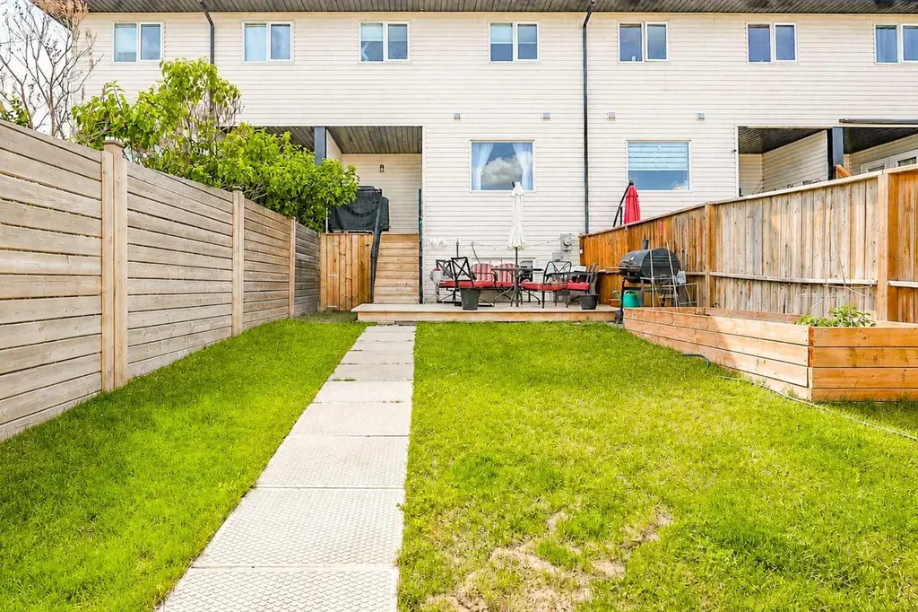 306 17 Street Brooks AB T1R 1R2